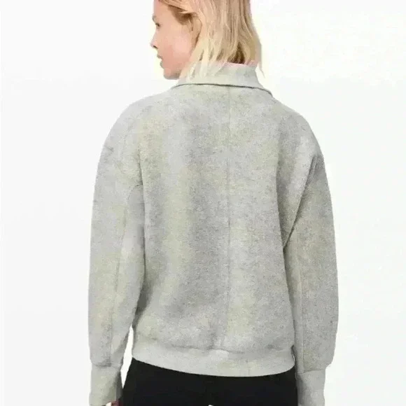 Lululemon Stand Out Sherpa 1/2 Zip
Heathered Silver Spoon / Heathered Core - Picture 2 of 8